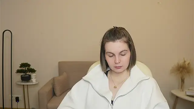 AnnaSchroen online show from April 2026 06:33:01 AM