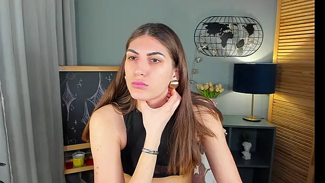 Snapshot of AuroraDdream chatting on April 2026 01:39:01 AM AuroraDdream online show from April 2026 01:39:01 AM