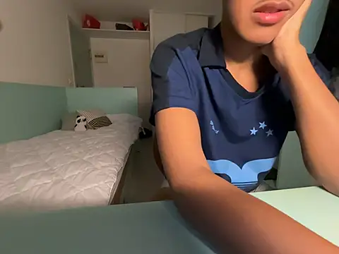 Snapshot of Rebeu_77 chatting on July 2026 04:00:02 PM Rebeu 77 online show from July 2026 04:00:02 PM