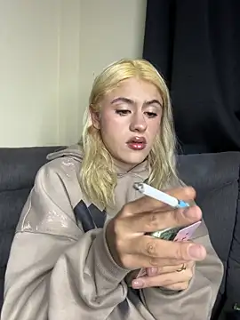 Lia fire online show from May 2026 03:03:02 AM