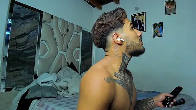 YoiPerezDj online show from April 2026 04:46:02 AM