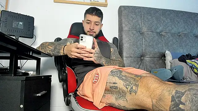 vyxen x online show from April 2026 08:14:02 PM