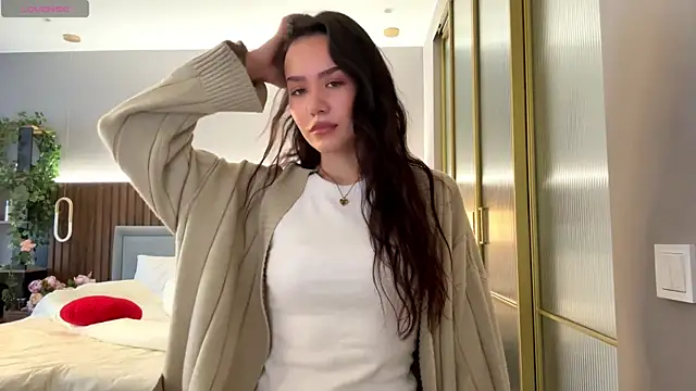 MinnaWatwood online show from April 2026 05:29:01 AM