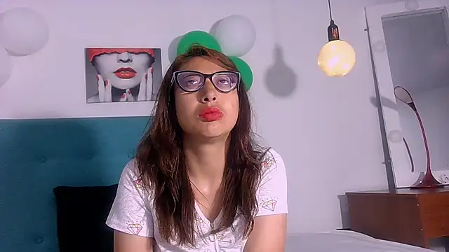 Snapshot of Skarlett_Sweet5 chatting on April 2026 01:22:01 PM Skarlett Sweet5 online show from April 2026 01:22:01 PM