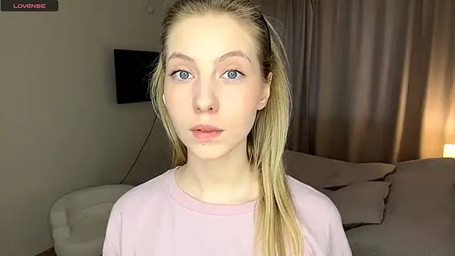 SofiaVelour online show from April 2026 01:20:02 PM