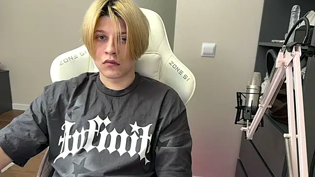 Snapshot of loverria1 chatting on April 2026 11:41:01 AM loverria1 online show from April 2026 11:41:01 AM