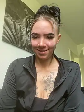 Snapshot of zoeelinks chatting on April 2026 10:10:01 AM zoeelinks online show from April 2026 10:10:01 AM