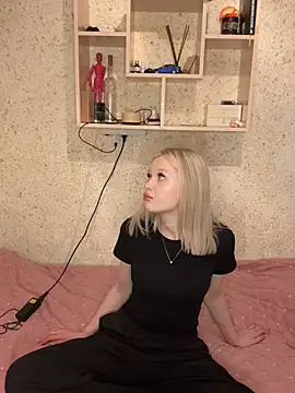 Snapshot of Velunari_ chatting on April 2026 02:28:01 PM Velunari online show from April 2026 02:28:01 PM