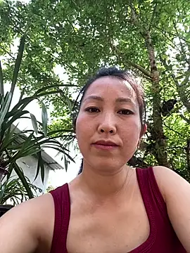 Snapshot of Huonglyna chatting on April 2026 03:15:01 AM Huonglyna online show from April 2026 03:15:01 AM