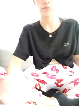 Lolaa92i online show from April 2026 10:19:02 PM