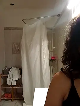 Lolaa92i online show from April 2026 08:20:02 PM