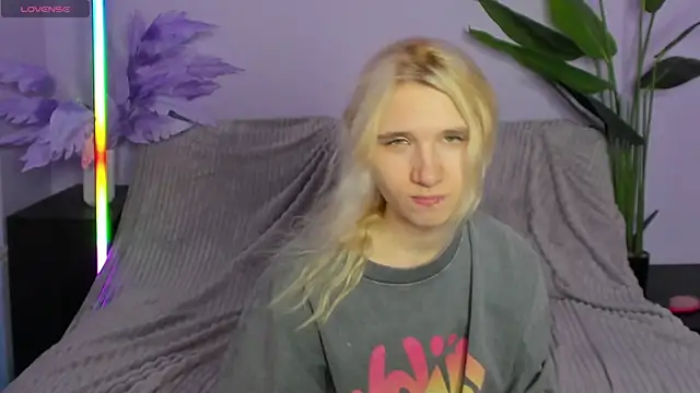 Kitty Blondie online show from April 2026 04:46:01 AM