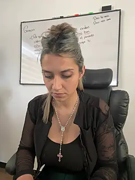 Isabella varella- online show from July 2026 01:57:01 PM