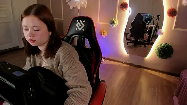 Snapshot of Astra_Shade chatting on April 2026 02:39:02 PM Astra Shade online show from April 2026 02:39:02 PM