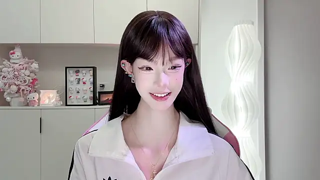 Snapshot of -Moonshine chatting on April 2026 10:20:02 AM -Moonshine online show from April 2026 10:20:02 AM