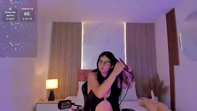 Snapshot of clairemillerx chatting on June 2026 12:10:02 PM clairemillerx online show from June 2026 12:10:02 PM