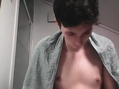 Snapshot of biscotte-du-85 chatting on April 2026 06:32:01 AM biscotte-du-85 online show from April 2026 06:32:01 AM