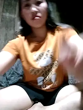 Snapshot of Yo-must chatting on April 2026 09:15:02 PM Yo-must online show from April 2026 09:15:02 PM