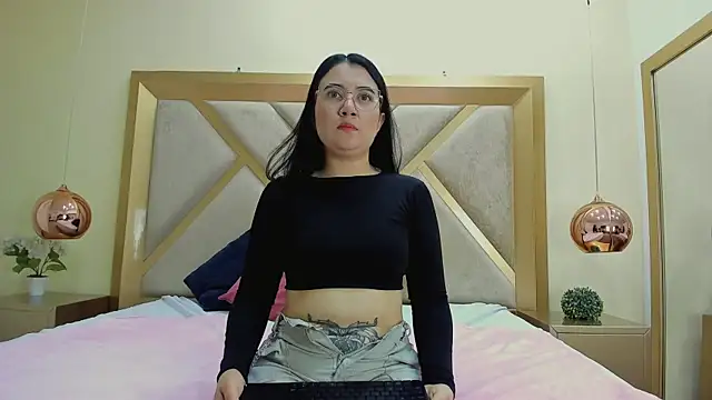 Snapshot of ChloeAshdord chatting on April 2026 01:11:01 PM ChloeAshdord online show from April 2026 01:11:01 PM