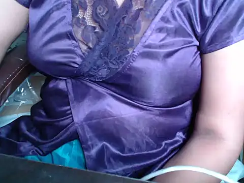 Kiarax1 online show from May 2026 12:25:02 PM