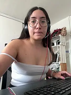 vampiralatina online show from April 2026 07:12:01 PM