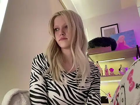 StellinaLuna online show from April 2026 04:02:02 PM