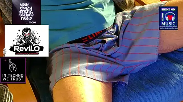 Snapshot of OllyFummler chatting on April 2026 06:14:01 AM OllyFummler online show from April 2026 06:14:01 AM