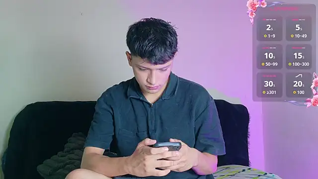 Snapshot of SaNti_ll chatting on July 2026 01:30:01 PM SaNti ll online show from July 2026 01:30:01 PM