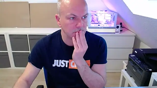 ChatMax30xxx online show from April 2026 07:20:01 AM