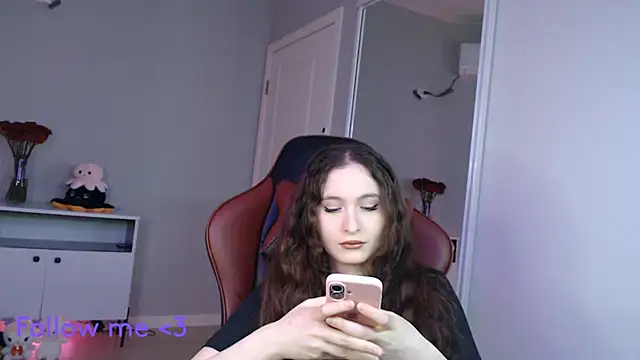 solitudebby online show from April 2026 05:28:01 PM