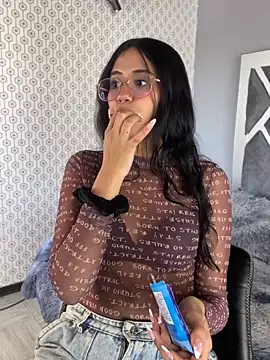 BabyLuli Pink online show from April 2026 05:03:01 PM