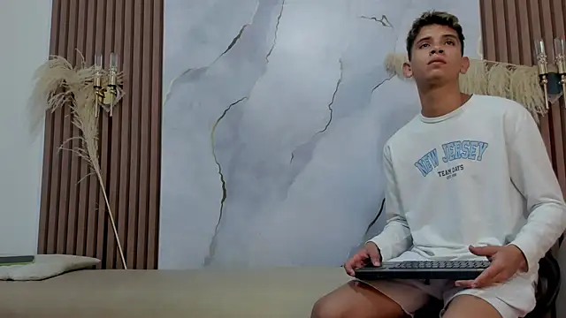 Ethanhot os online show from June 2026 07:34:02 PM