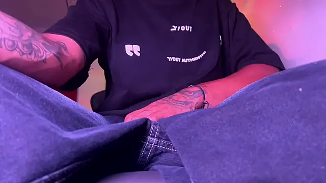 Snapshot of 77_Tonny chatting on April 2026 01:33:01 AM 77 Tonny online show from April 2026 01:33:01 AM