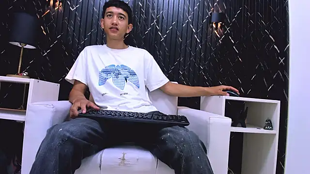 SmoothLatin  online show from April 2026 02:17:02 PM