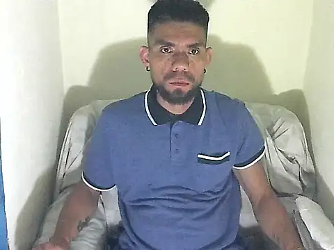 Snapshot of thomas2wood chatting on June 2026 03:05:02 AM thomas2wood online show from June 2026 03:05:02 AM