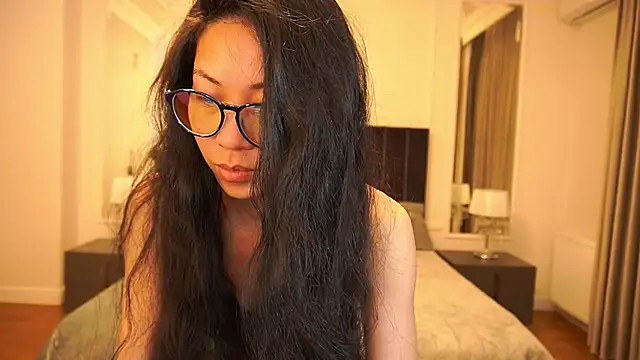 YunaYum online show from April 2026 07:15:02 PM