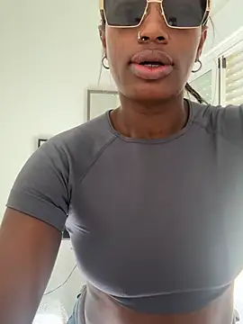 browniee777 online show from April 2026 03:59:01 PM