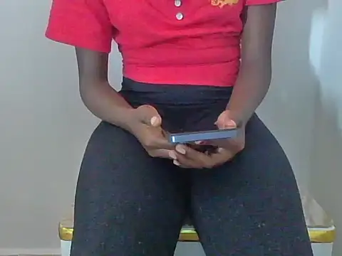 Snapshot of Momoe02 chatting on April 2026 10:42:01 AM Momoe02 online show from April 2026 10:42:01 AM