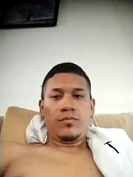 Snapshot of _Morenoo_Col_17cm chatting on April 2026 03:05:01 PM Morenoo Col 17cm online show from April 2026 03:05:01 PM