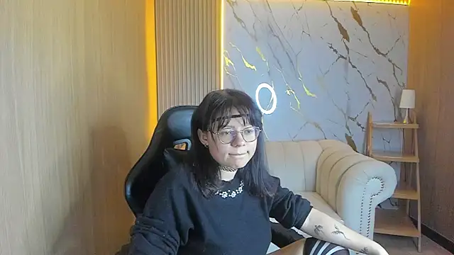 Snapshot of Amara_tf chatting on April 2026 04:08:02 AM Amara tf online show from April 2026 04:08:02 AM