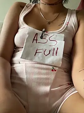 Brunette Dirty Messy online show from April 2026 10:44:02 PM