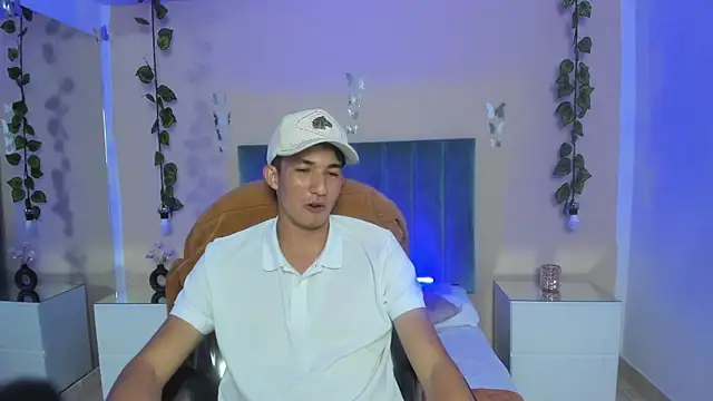 Snapshot of angel_of_sinn chatting on April 2026 03:34:02 AM angel of sinn online show from April 2026 03:34:02 AM