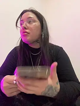 cherryxxox online show from April 2026 01:32:01 AM