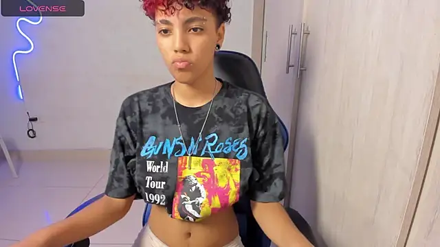 Snapshot of axel_luxxx chatting on April 2026 02:24:01 PM axel luxxx online show from April 2026 02:24:01 PM