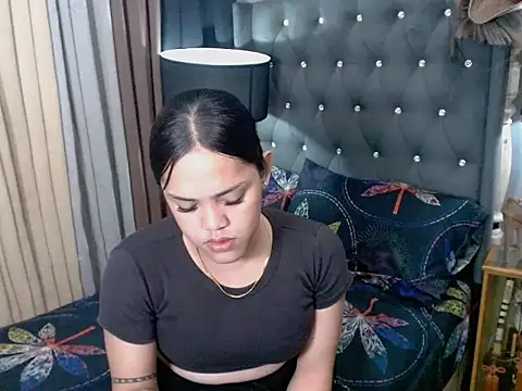 Snapshot of yhanachoii chatting on June 2026 08:00:02 PM yhanachoii online show from June 2026 08:00:02 PM