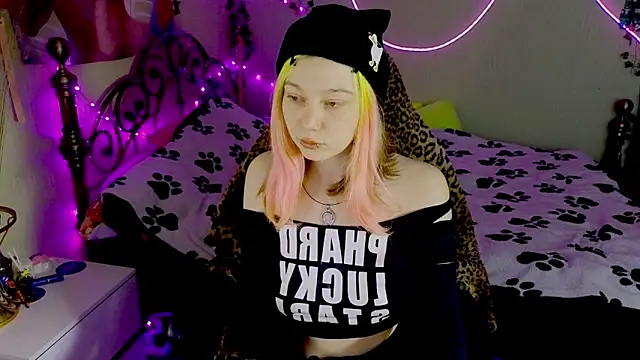 Snapshot of Sansarella chatting on March 2026 03:29:01 PM Sansarella online show from March 2026 03:29:01 PM