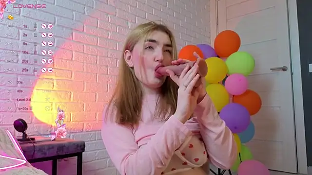 sweetandcuteee online show from June 2026 10:43:02 AM