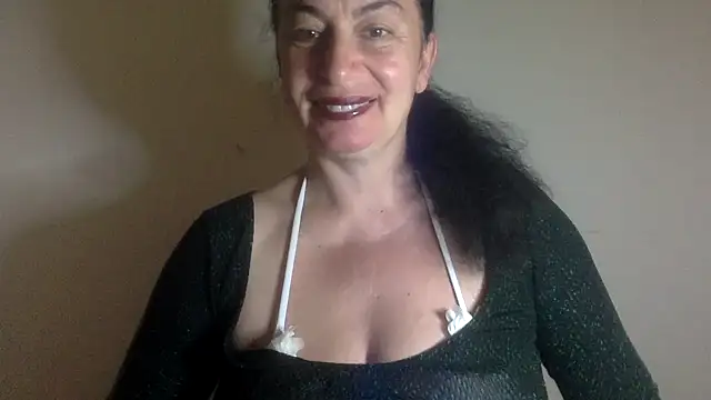 Snapshot of Lizzaa80 chatting on June 2026 06:17:02 PM Lizzaa80 online show from June 2026 06:17:02 PM