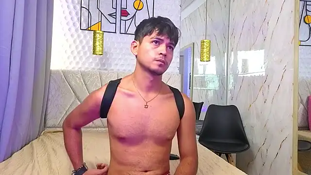 Snapshot of max_wine_ chatting on April 2026 01:38:01 PM max wine online show from April 2026 01:38:01 PM