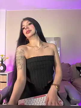 Snapshot of sweett_sophie1 chatting on June 2026 10:13:02 PM sweett sophie1 online show from June 2026 10:13:02 PM